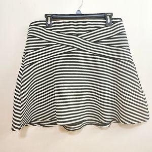 Eci Black & Cream Woman's skirt Large NWT